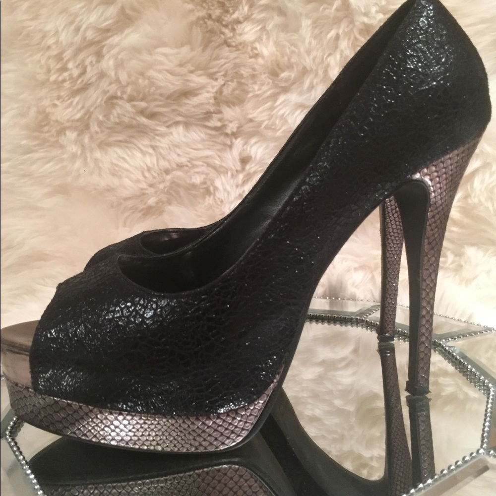 Liliana Silver Metallic Platform Heels
